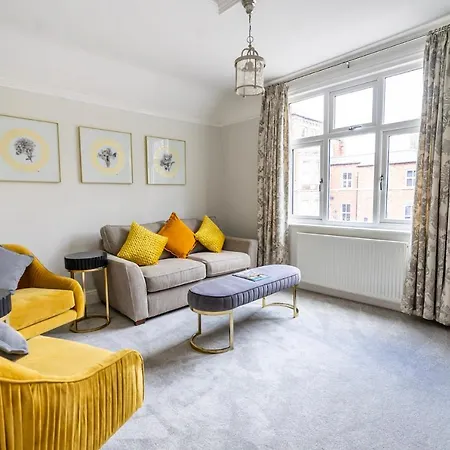 1a Sycamore Place Apartment *