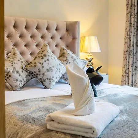 1a Sycamore Place Apartment